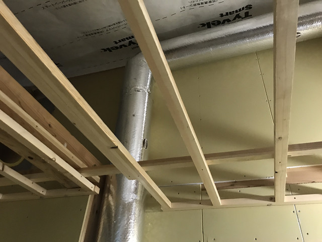 太陽の熱を建物に取り入れる「そよ風」設置イメージ