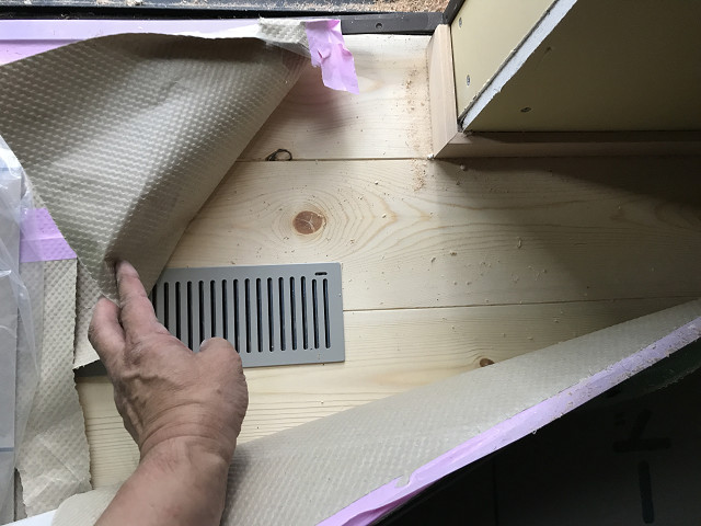 太陽の熱を建物に取り入れる「そよ風」設置イメージ