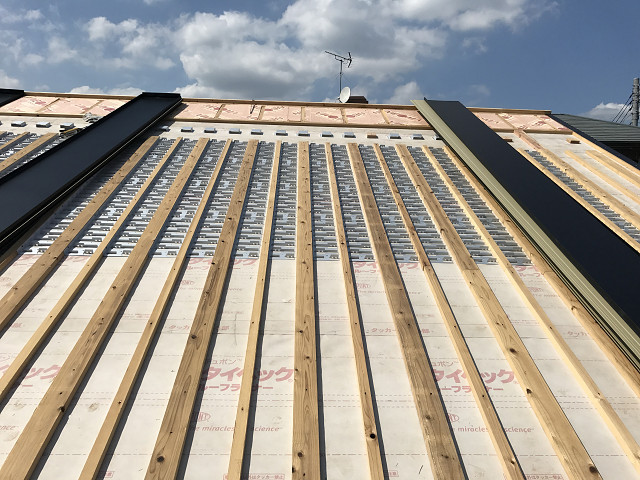 太陽の熱を建物に取り入れる「そよ風」設置イメージ