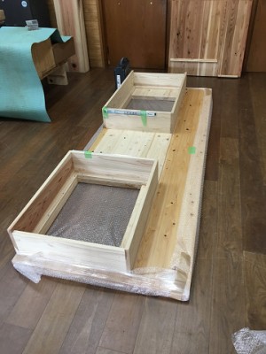 キッチンのカウンターも作っていました。