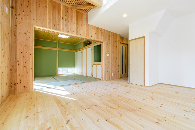 和室に続く壁も埼玉県産材を張っています。