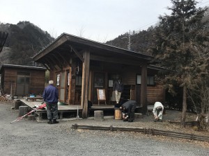 主要道路より一本入っているのであまり目立たないですね。