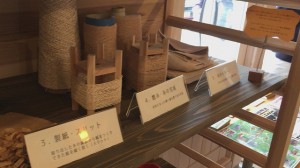 材木から糸を作って布製品を作っていました。