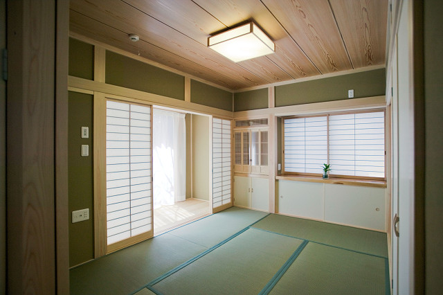 １階和室 仏壇や納戸が付いています。